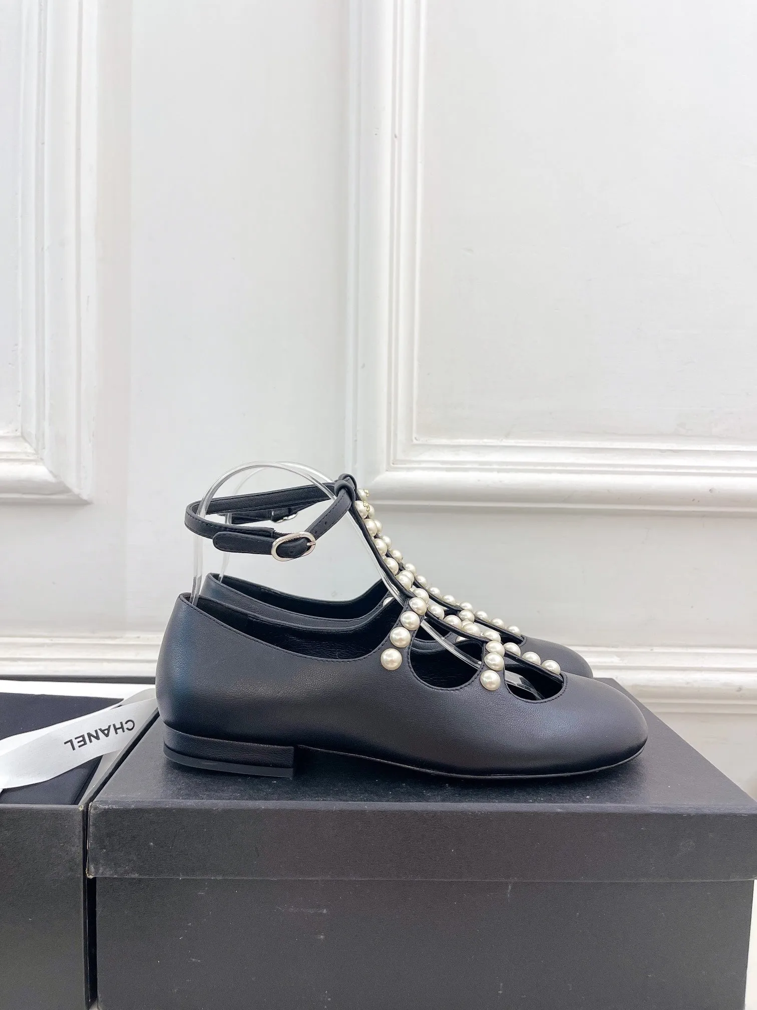 CC Mary Jane 10mm In Black With Small Pearls Lambskin 948756