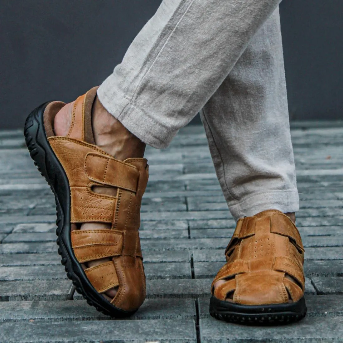 Harssidanzar Mens Leather Fisherman Sandals Closed Toe Sandal For Men KM226US