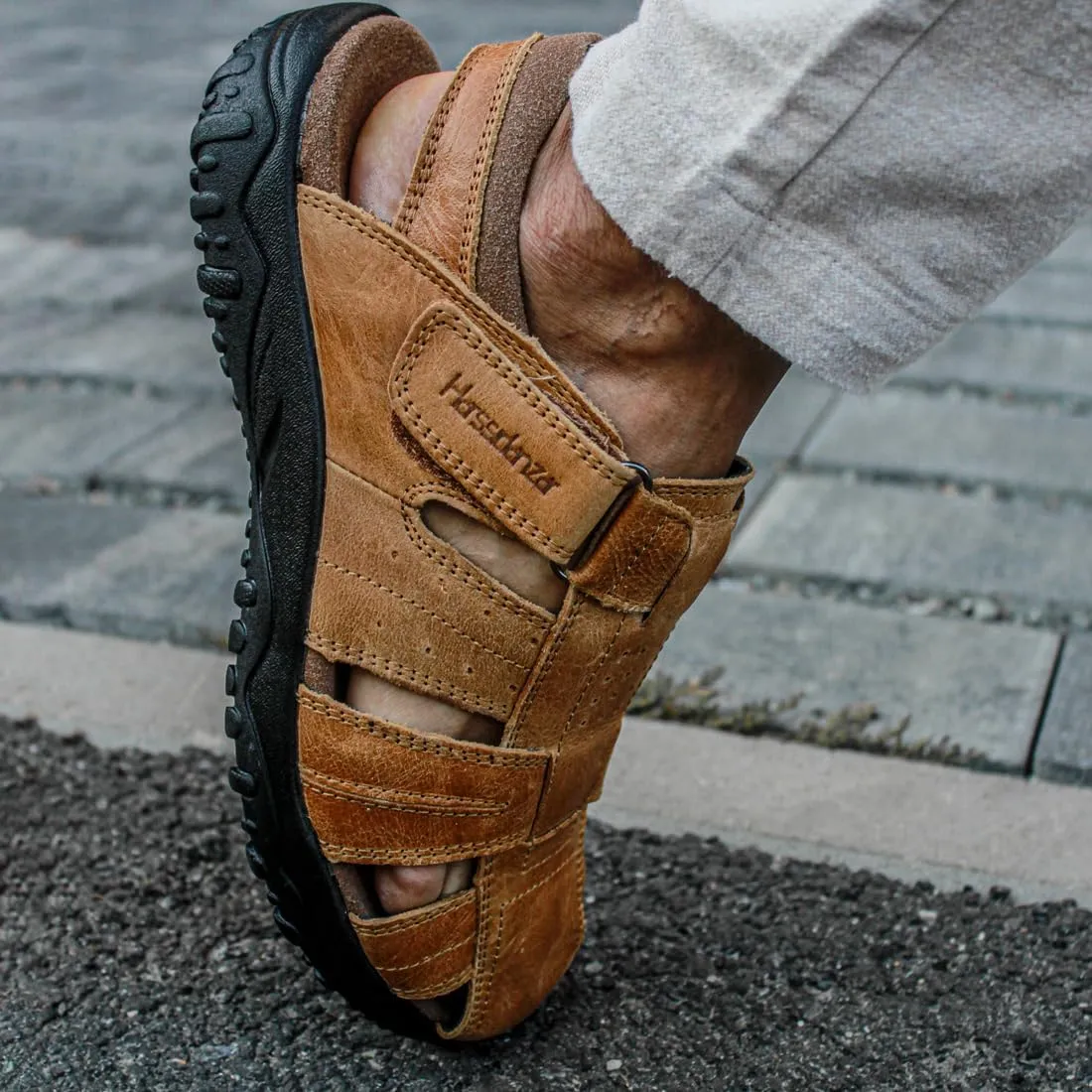 Harssidanzar Mens Leather Fisherman Sandals Closed Toe Sandal For Men KM226US