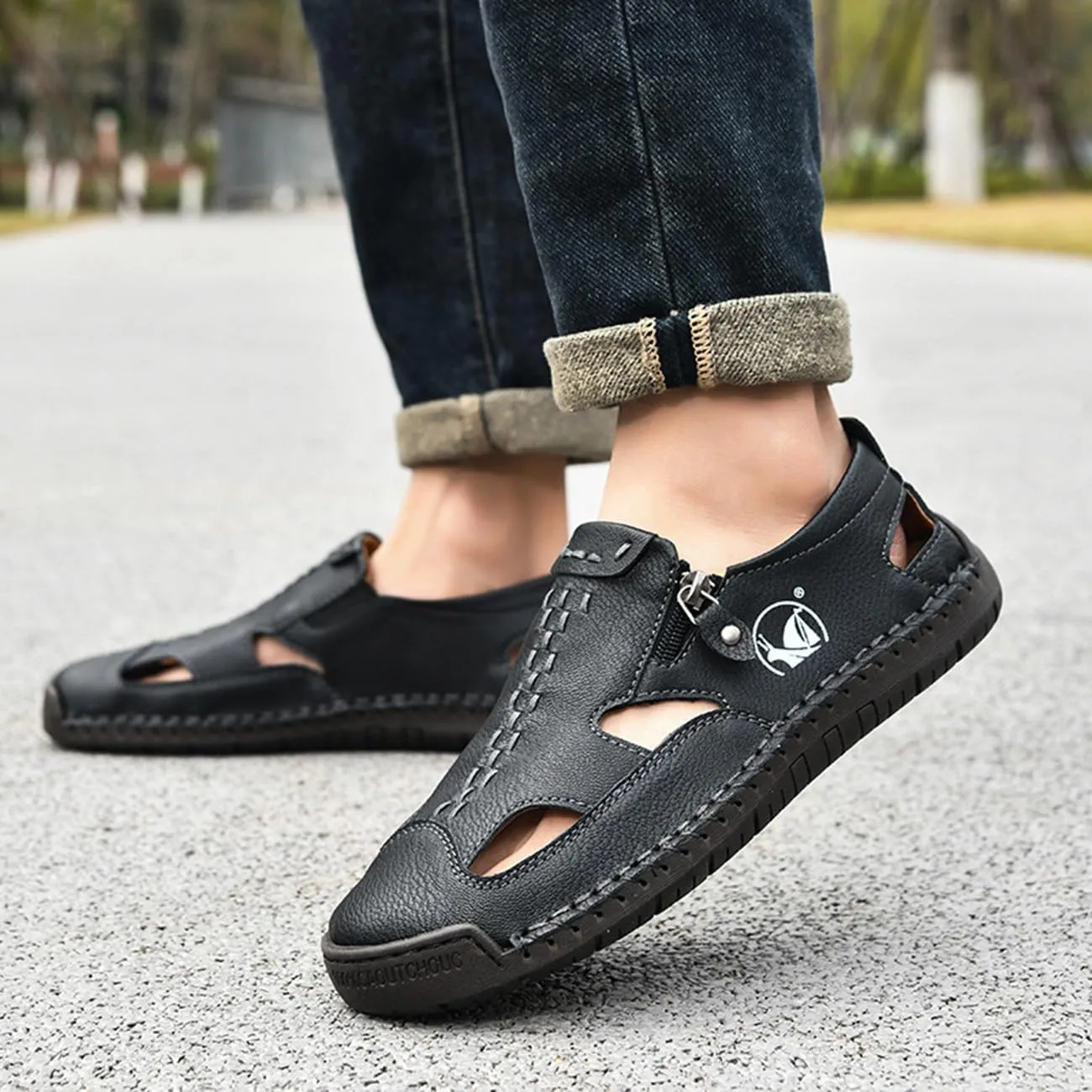 Men's Closed Toe Leather Sandals Non-Slip Beach Hiking Shoes Summer Casual Hollow Out Loafer for Daily Wear