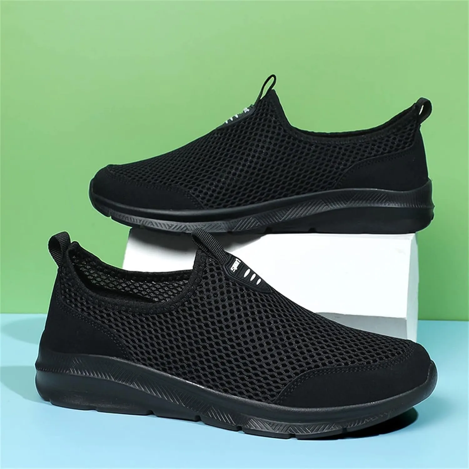 Men's Non Slip Running Shoes Ultra Light Breathable Casual Walking Shoes Fashion Sneakers Mesh Workout Sports Shoes