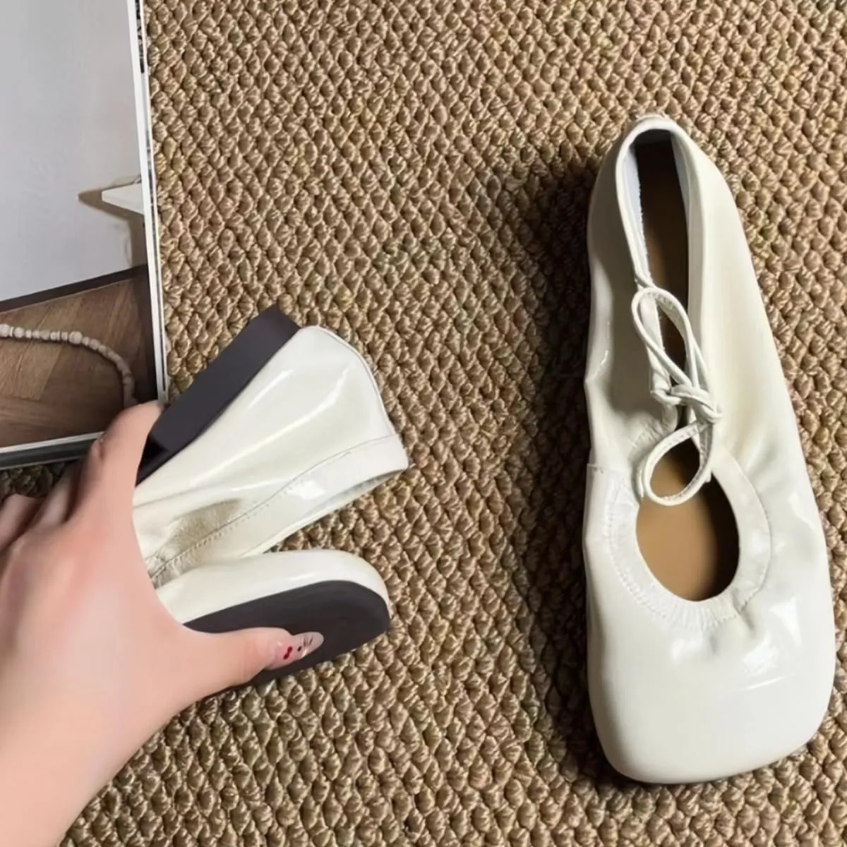 Retro Soft-surfaced Wide Toe Box Square-Toe Ballet Flats for Women Lace-up Patent Leather Casual Shoes New 2025