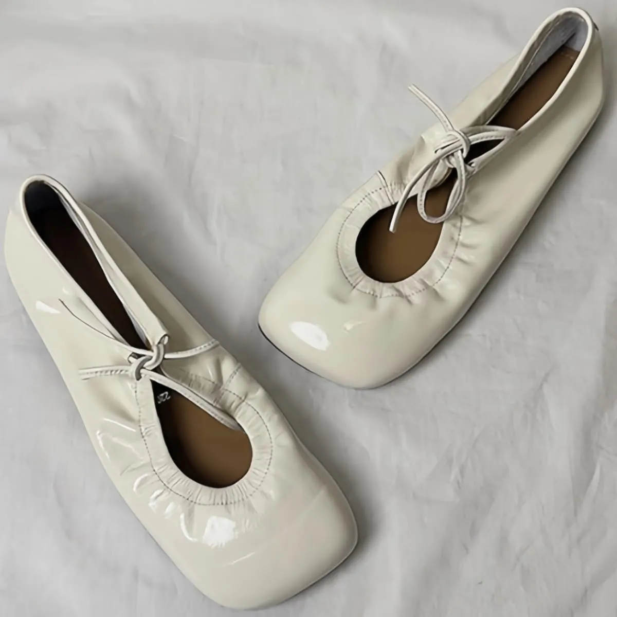 Retro Soft-surfaced Wide Toe Box Square-Toe Ballet Flats for Women Lace-up Patent Leather Casual Shoes New 2025