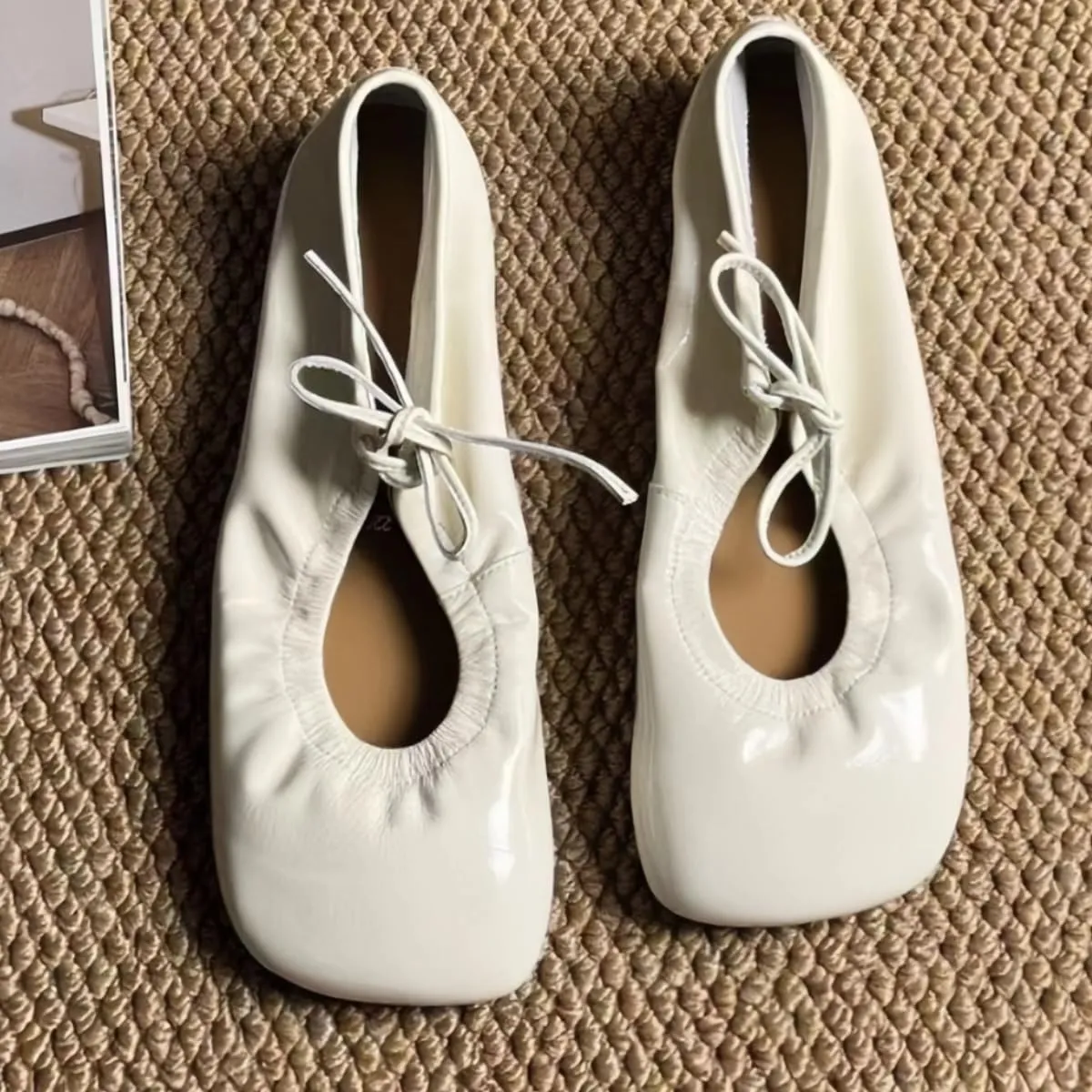 Retro Soft-surfaced Wide Toe Box Square-Toe Ballet Flats for Women Lace-up Patent Leather Casual Shoes New 2025