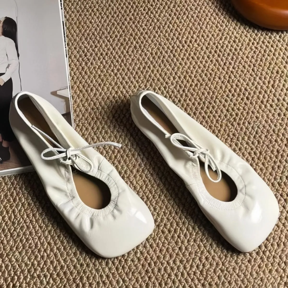 Retro Soft-surfaced Wide Toe Box Square-Toe Ballet Flats for Women Lace-up Patent Leather Casual Shoes New 2025