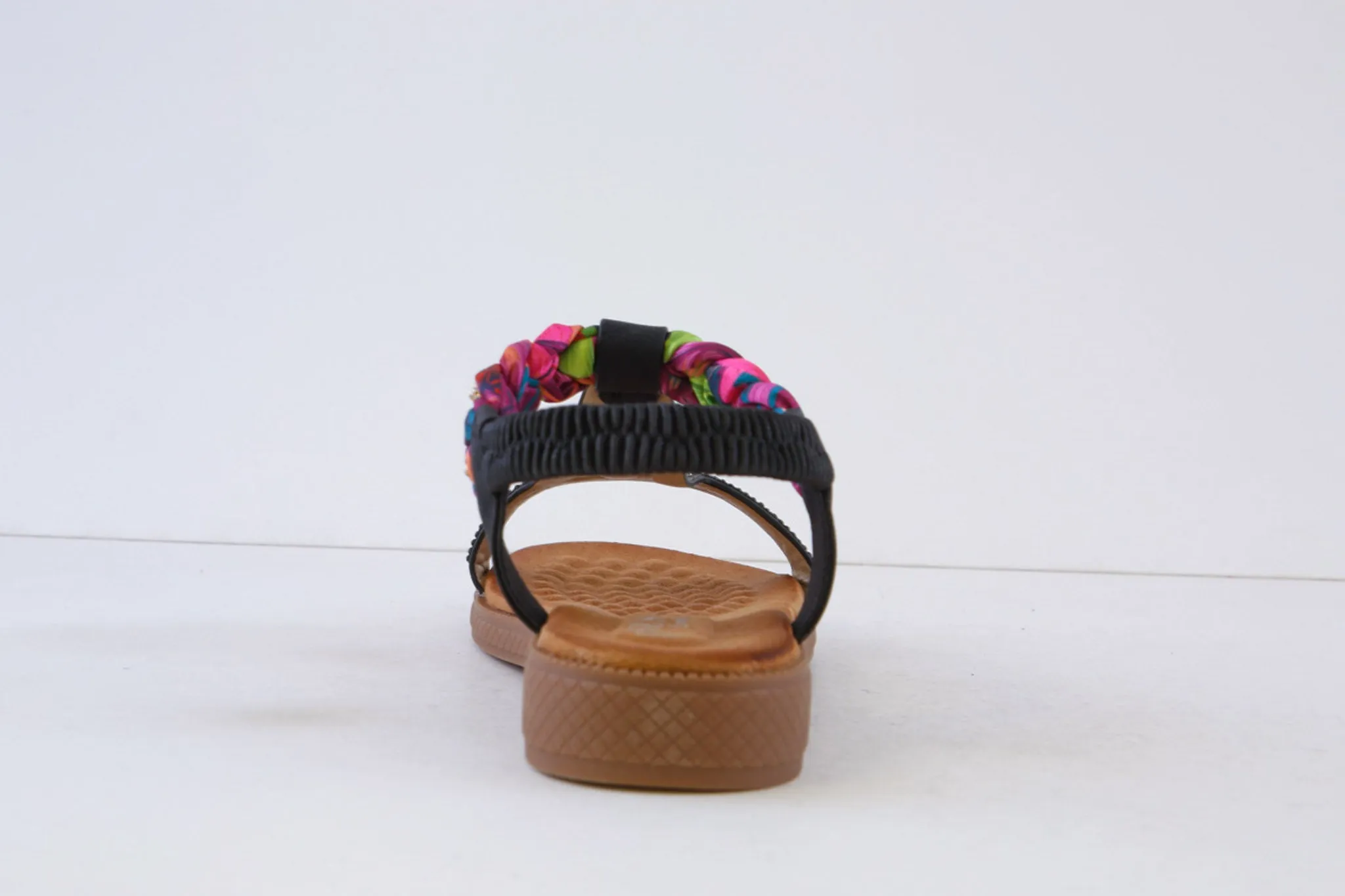 SUSST - HEIDI25 ORNATE LOW HEEL SANDAL - BLACK