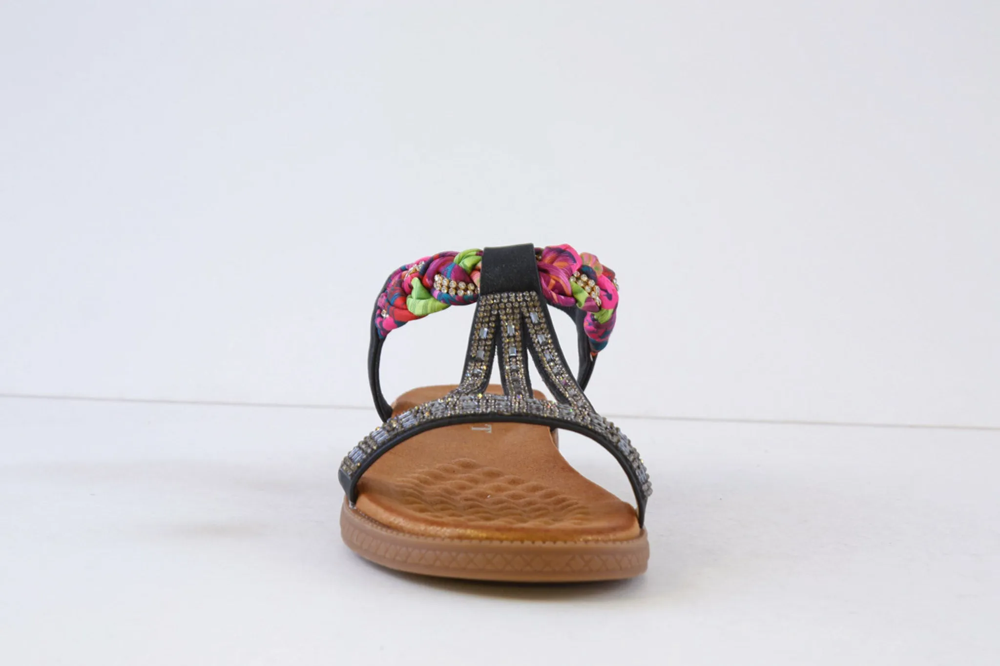 SUSST - HEIDI25 ORNATE LOW HEEL SANDAL - BLACK