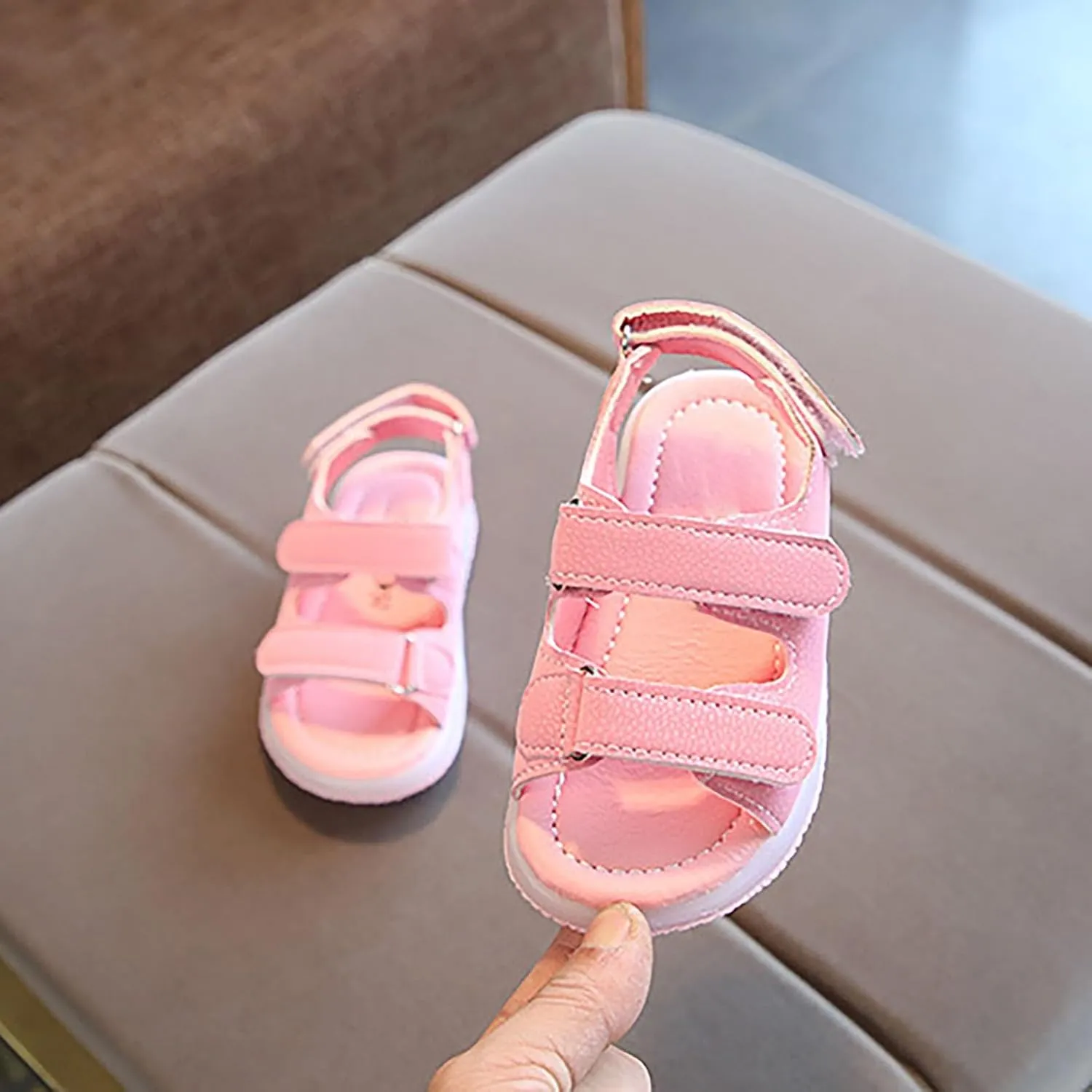 Toddler Girls LED Light Up Sandals, Slip On Non Slip Adjustable Strap Open Toe Beach Water Shoes for 𝙻ittle Kids