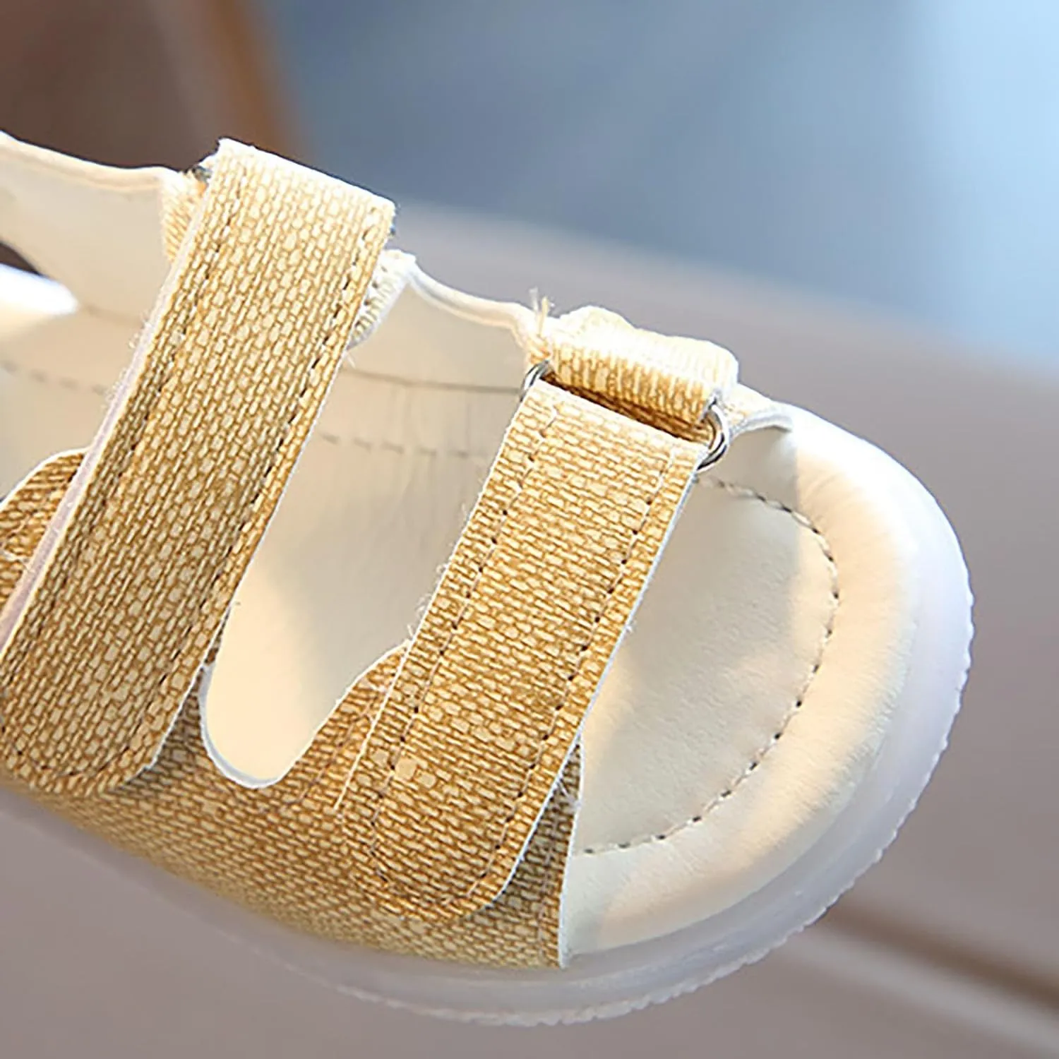 Toddler Girls LED Light Up Sandals, Slip On Non Slip Adjustable Strap Open Toe Beach Water Shoes for 𝙻ittle Kids