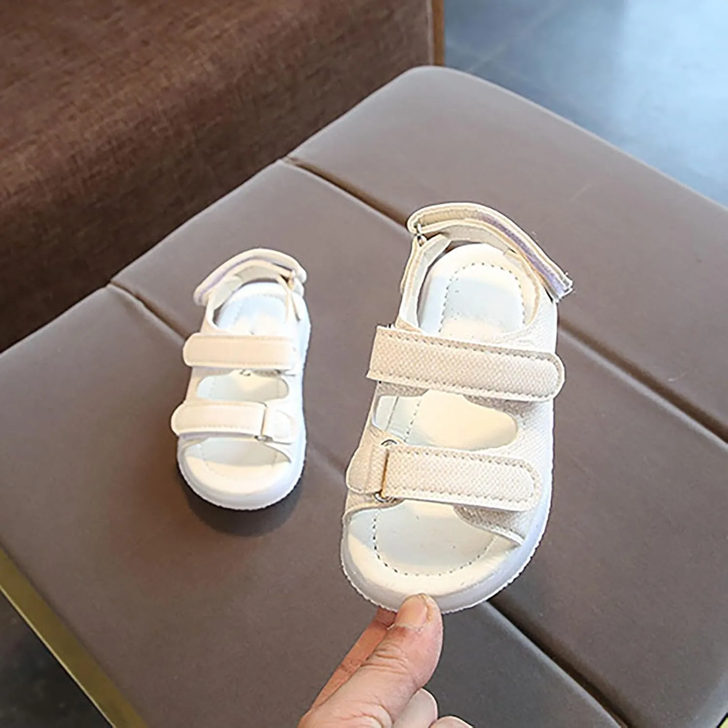 Toddler Girls LED Light Up Sandals, Slip On Non Slip Adjustable Strap Open Toe Beach Water Shoes for 𝙻ittle Kids