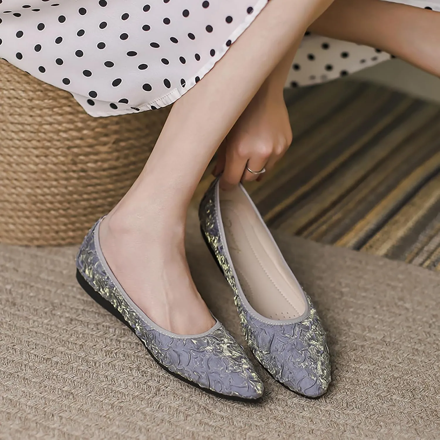 Women's Flats, Foldable Ballet Flats for Women, Fashion Silk Pionted Toe Comfort Lightweight Slip-On Dress Shoes
